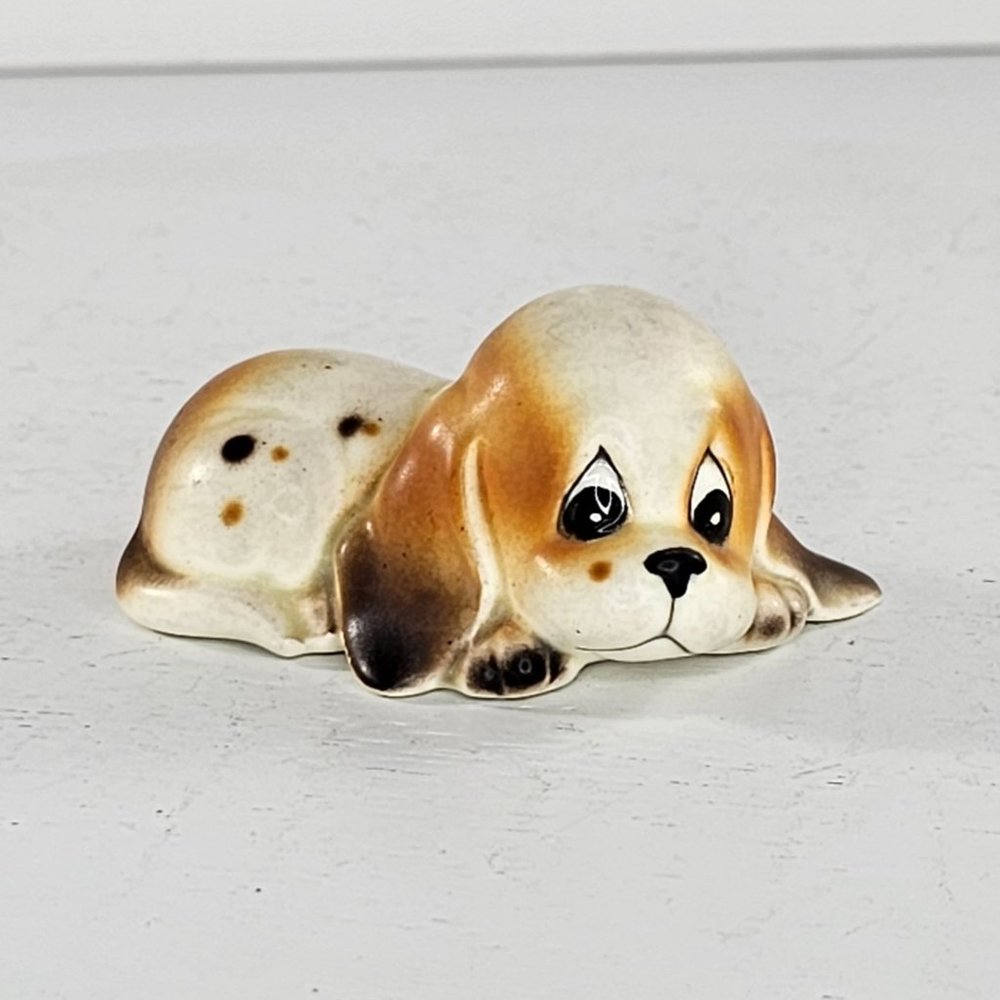 Vintage Napco Basset Hound Puppy Dog Miniature Figurine Kitsch Beagle Lying Down